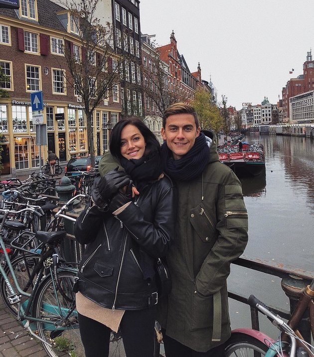 Tận dụng thời gian nghỉ hiếm hoi, Dybala đưa bạn gái đến Amsterdam - Bóng Đá