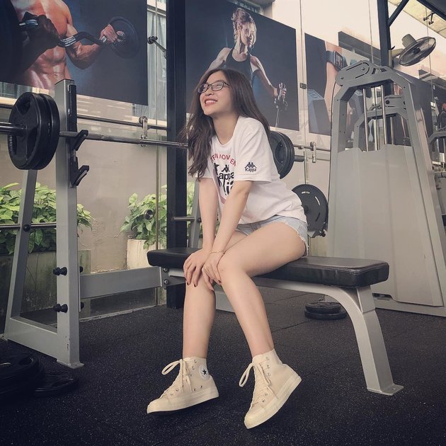 Vì mục tiêu vòng eo 56, bạn gái Qung Hải tung ảnh tập gym chăm chỉ - Bóng Đá