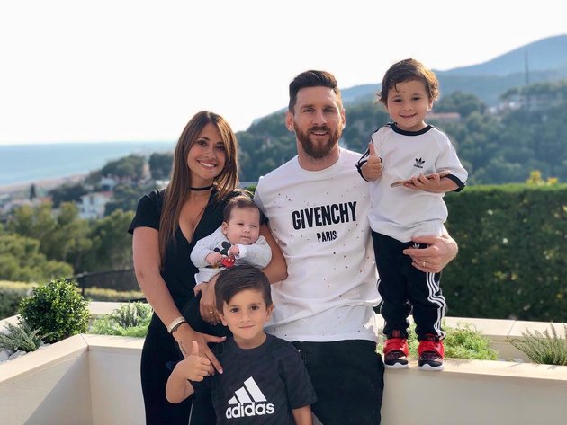 Không bóng đá, Messi làm gì? - Bóng Đá