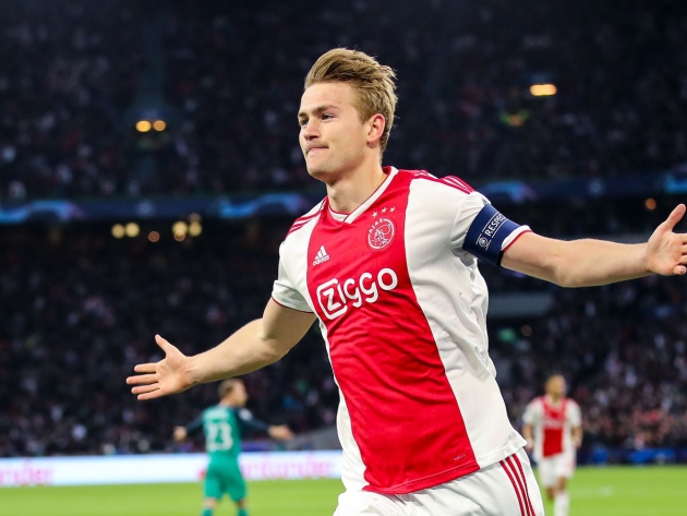 Cựu sao Ajax khuyên De Ligt gia nhập Barca - Bóng Đá