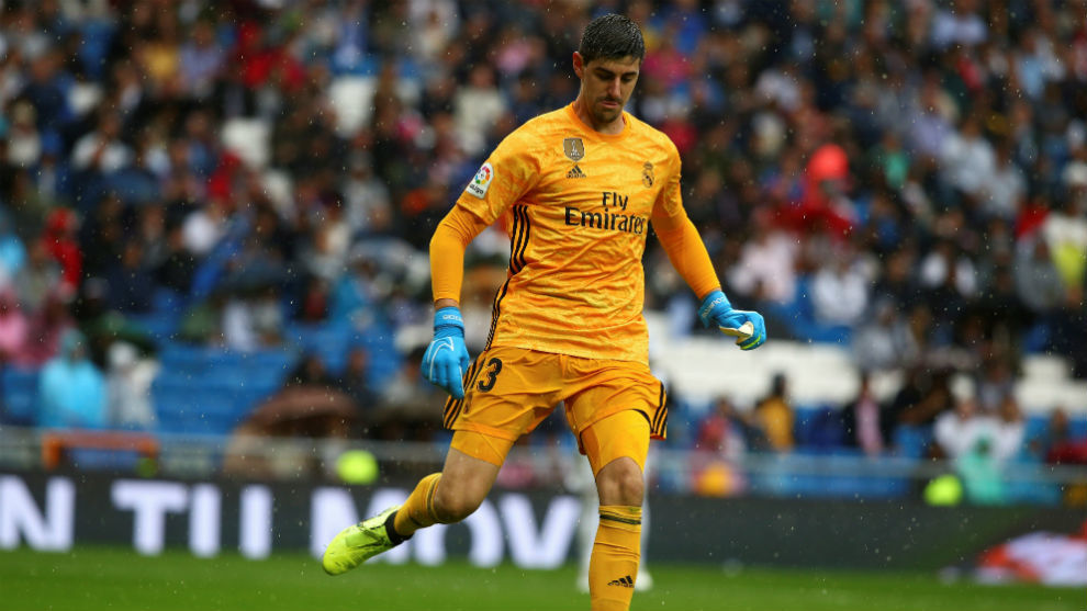Courtois: I was pissed off with Hazard for losing the ball twice - Bóng Đá