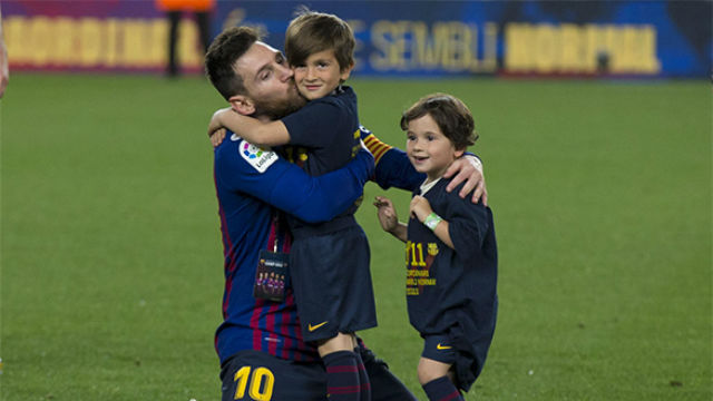 Messi: My children love football, having them here to share this with me is priceless - Bóng Đá