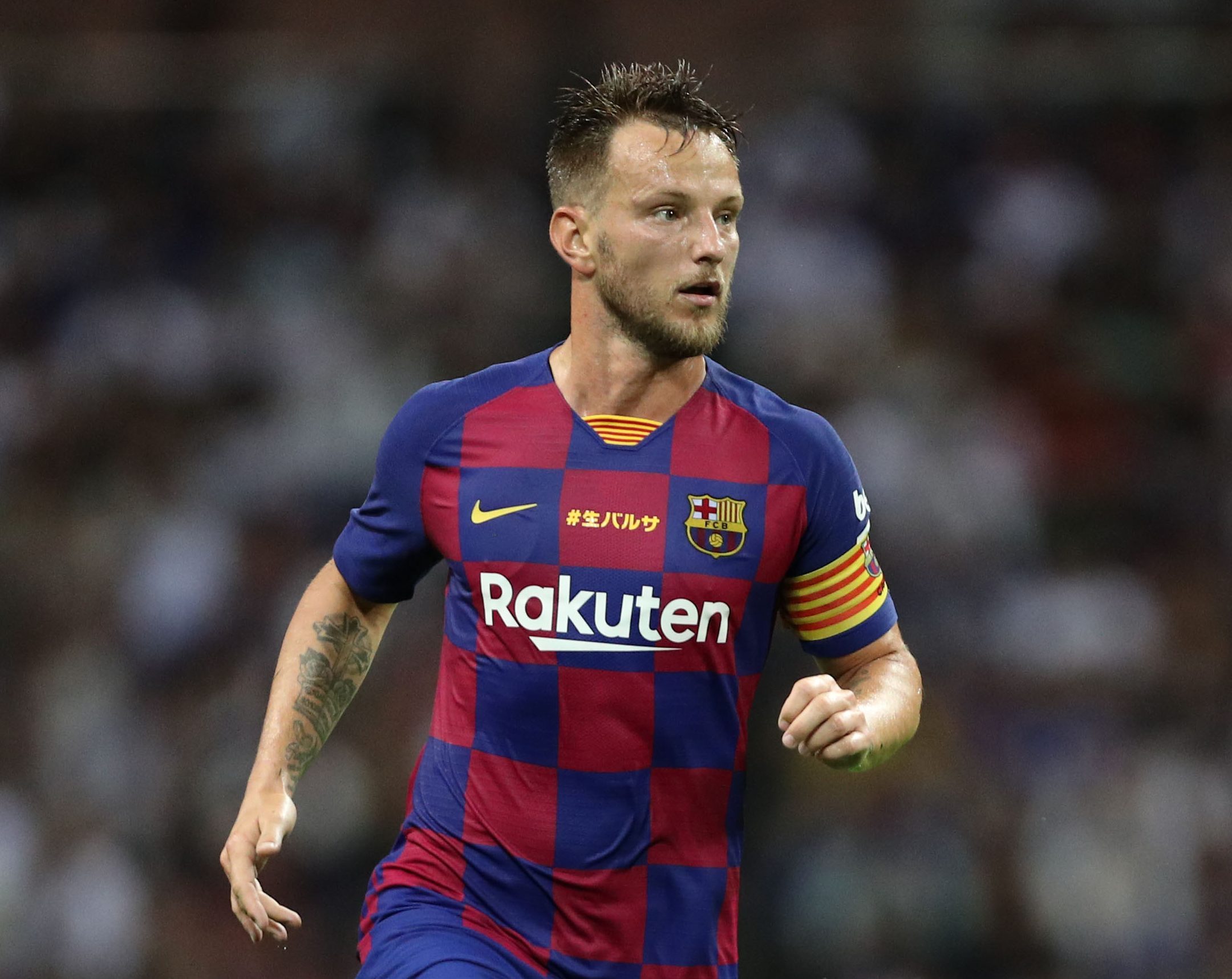 AC Milan have joined rivals Juventus and Inter in the race to sign Barcelona midfielder Ivan Rakitic - Bóng Đá