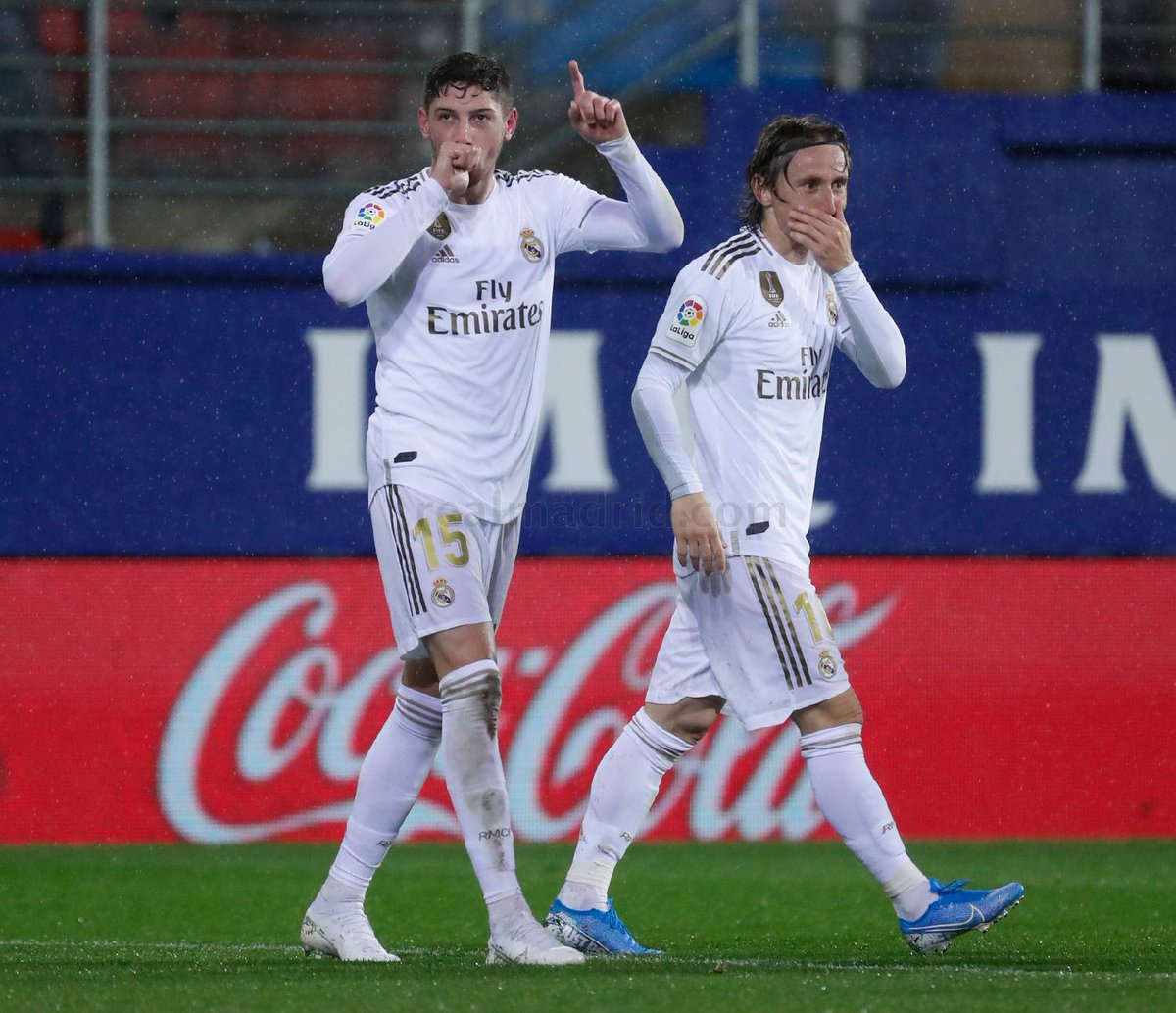 Real Madrid fans showering Federico Valverde with praise - Bóng Đá