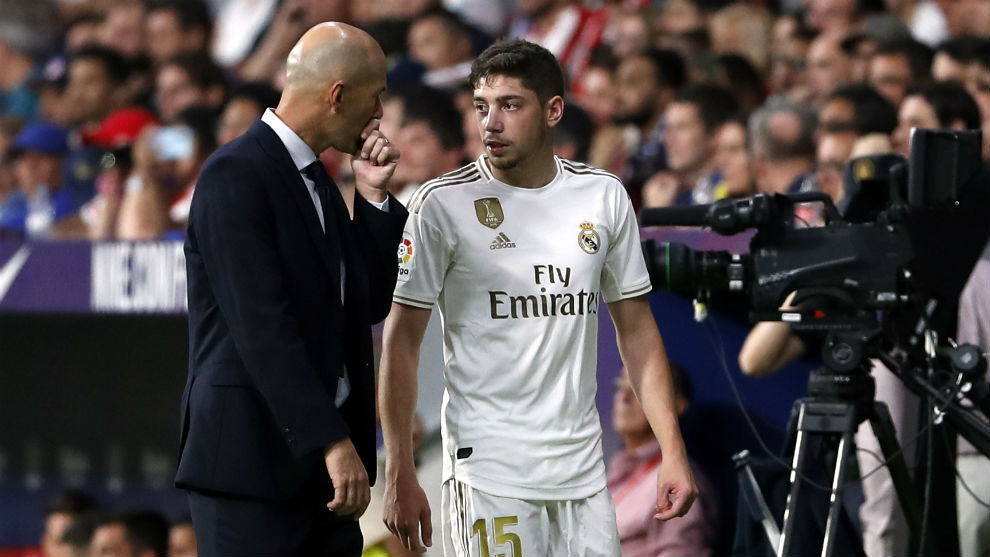 Valverde credits Zidane: It's not easy to play an inexperienced kid in tough games - Bóng Đá