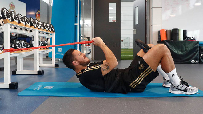 Hazard is back in the gym and without crutches - Bóng Đá