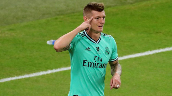 Kroos: I ran to the corner and saw the goalkeeper talking to a defender five metres from the goal - Bóng Đá