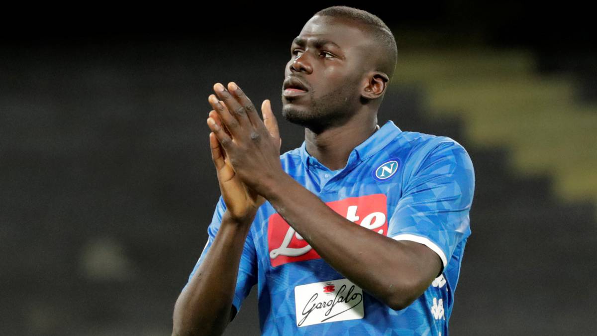Tottenham are in talks with Napoli over the defender, with a fee of around €100m suggested. - Bóng Đá