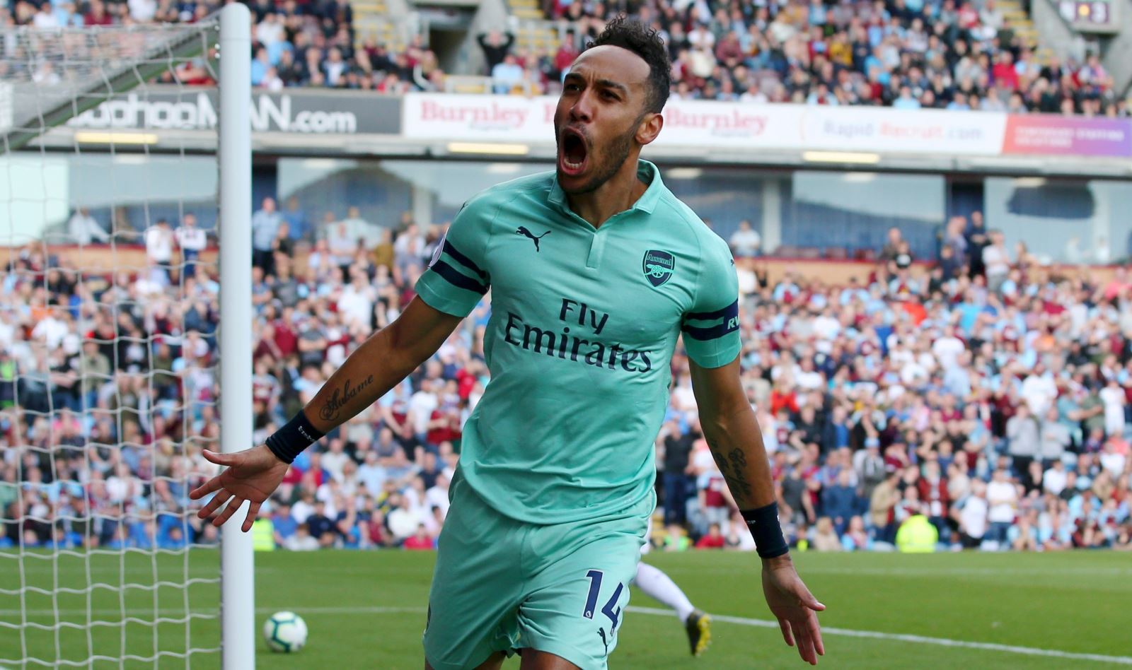 PSG open transfer talks with Arsenal star Aubameyang but Chelsea and Man Utd hold the key - Bóng Đá