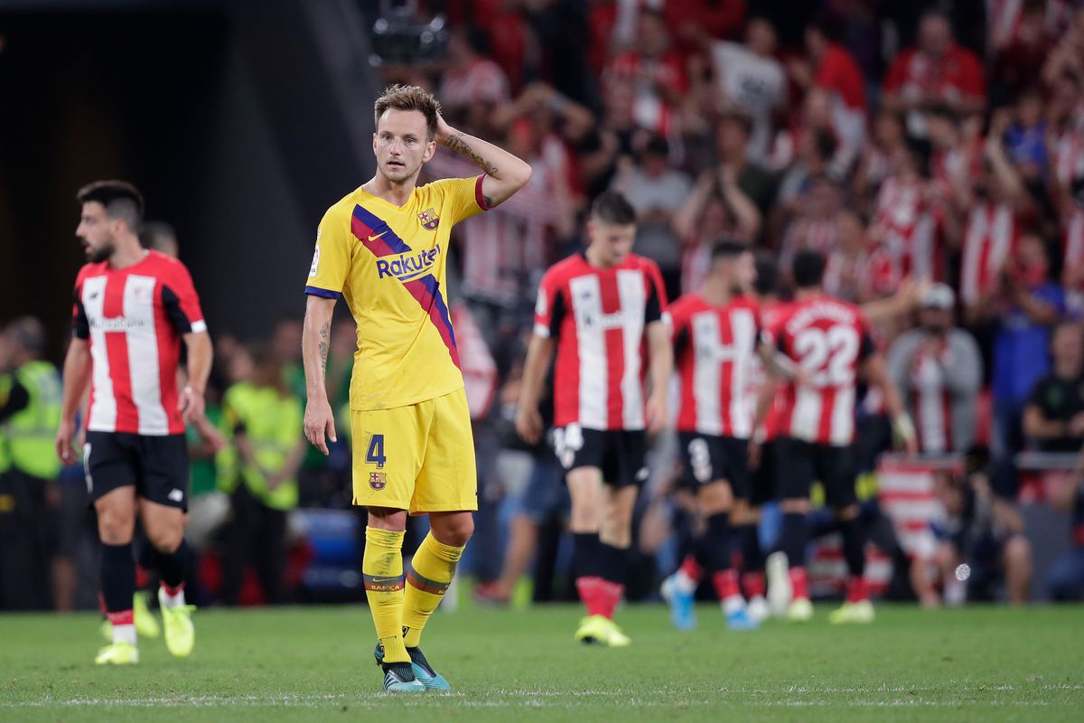 “An absolutely useless footballer”: These Barcelona fans show their displeasure after a poor first half vs Bilbao - Bóng Đá