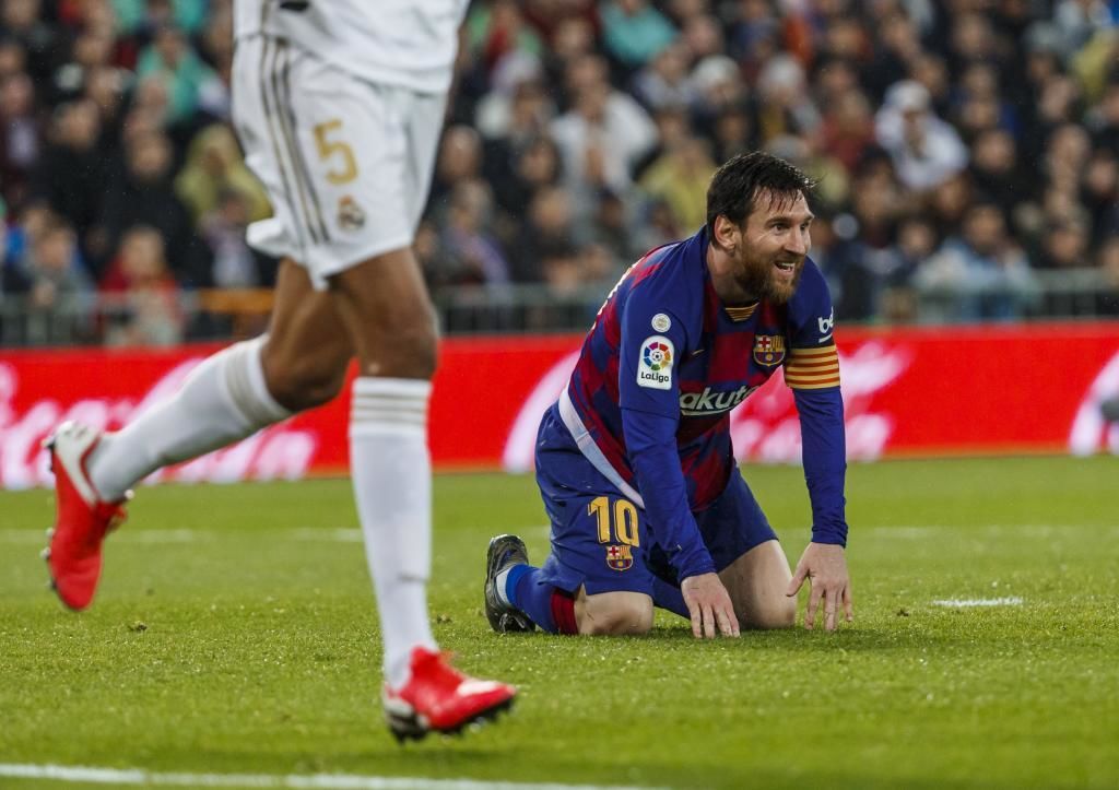 The images you may have missed from El Clasico - Bóng Đá