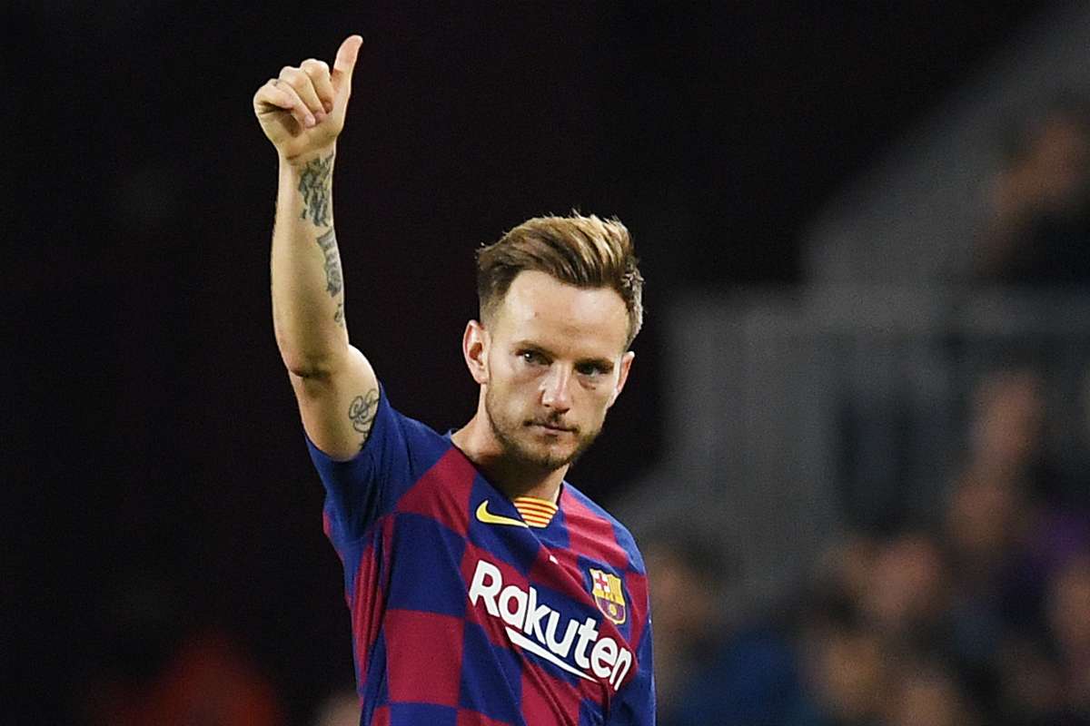 The Camp Nou turns on Rakitic - Bóng Đá