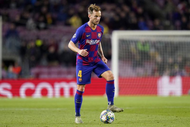 The Camp Nou turns on Rakitic - Bóng Đá