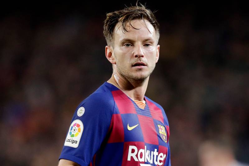 The Camp Nou turns on Rakitic - Bóng Đá