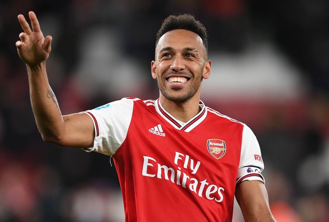 Pierre-Emerick Aubameyang won’t be a long term solution at Barcelona claims Pundit - Bóng Đá