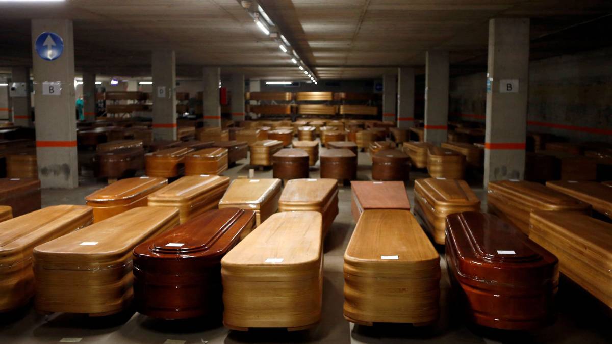 Coronavirus: Barcelona converts car park into a temporary morgue - Bóng Đá