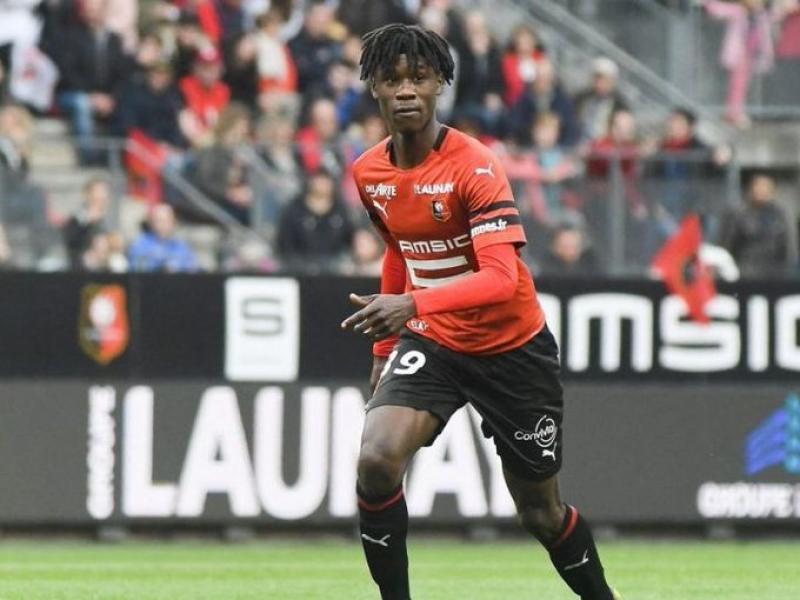 Eduardo Camavinga could be in line for a new contract, according to Goal.com, which will see the midfielder stay at Rennes for another season - Bóng Đá