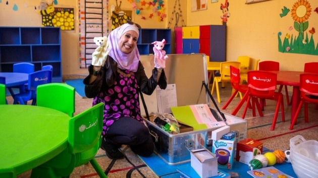 Messi Foundation distributes 50,630 educational kits in Syria - Bóng Đá