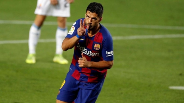 Ajax want Barcelona forward Luis Suarez back at the club, according to reports in Uruguay. - Bóng Đá