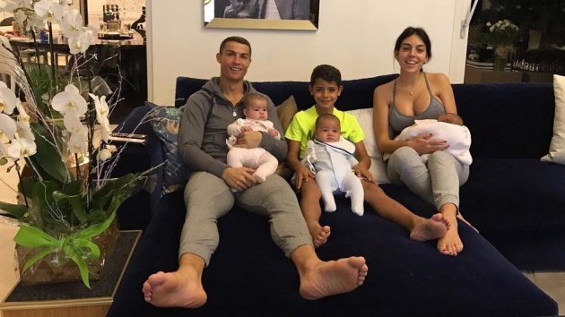 Reports from Portugal that Cristiano Ronaldo has proposed to Georgina Rodriguez - Bóng Đá
