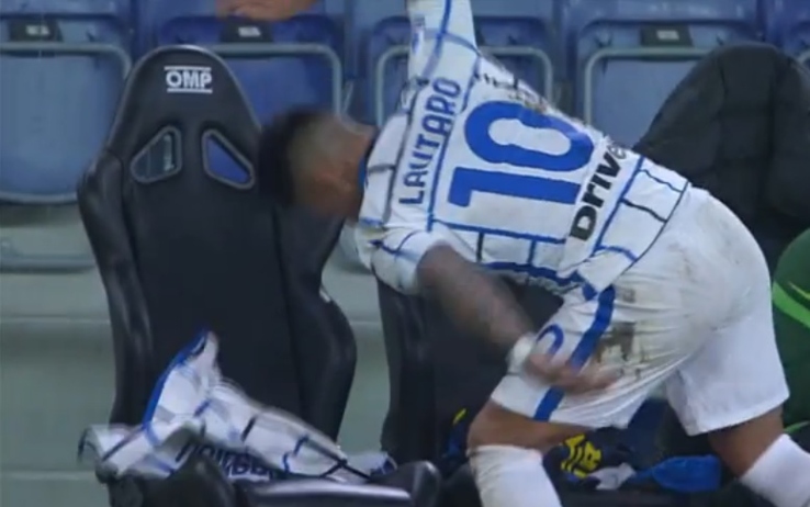 Lautaro vents frustration on Inter bench - Bóng Đá