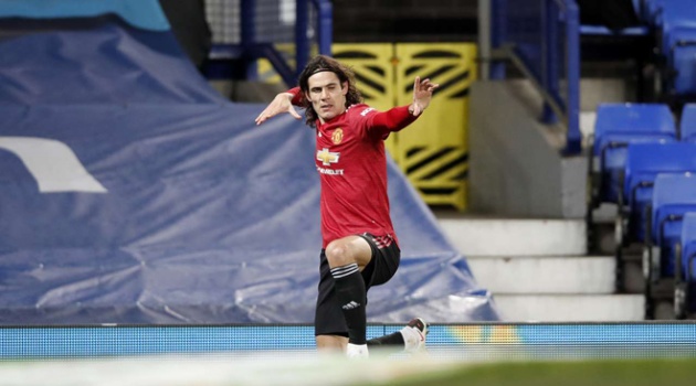 Cavani tiếp tục tỏa sáng.