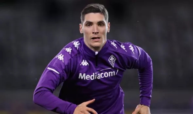 Milenkovic, mục tiêu khiến thành Manchester dậy sóng.