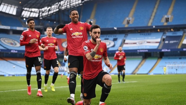 Mãi lo giữ Bruno, Man Utd coi chừng mất