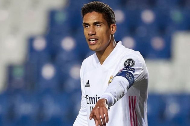 Cần gì Varane, Man Utd ký ngay 