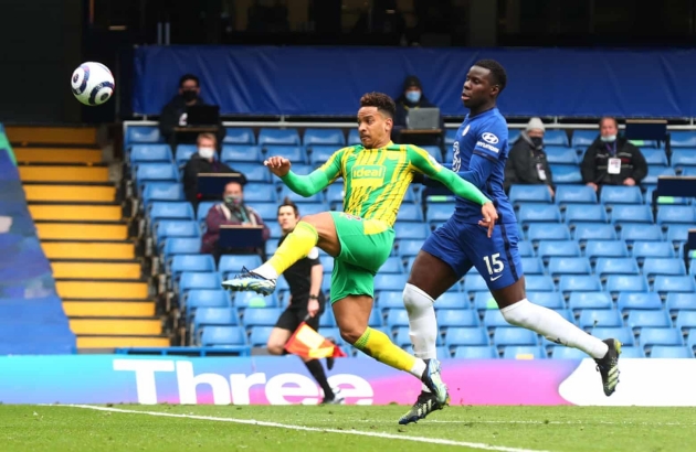 Pereira sắm vai người hùng cho West Brom cuối hiệp 1.