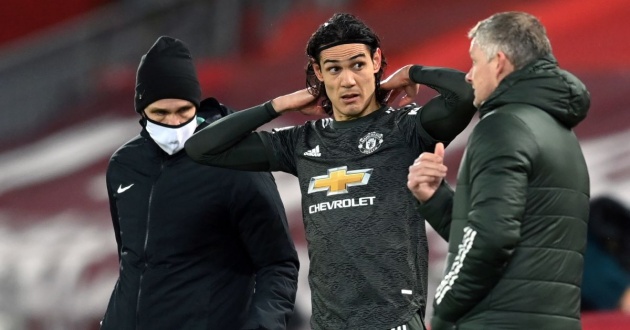 Một mình Cavani ở hàng công Man Utd tỏa sáng là không đủ.