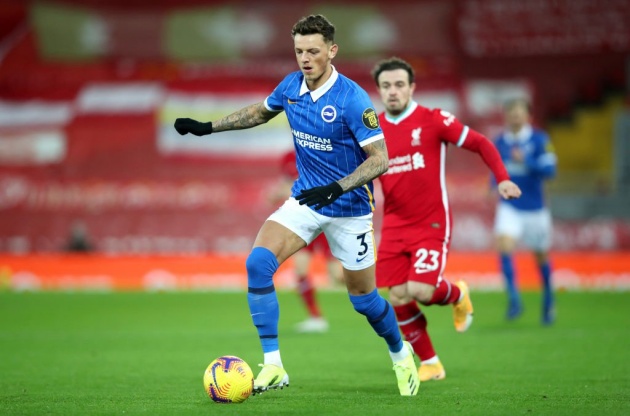 Ben White bổ sung chất thép cho hàng phòng ngự Man Utd.