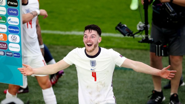 Yếu tố danh hiệu ở Chelsea là điều thuyết phục tiền vệ sinh năm 1999.