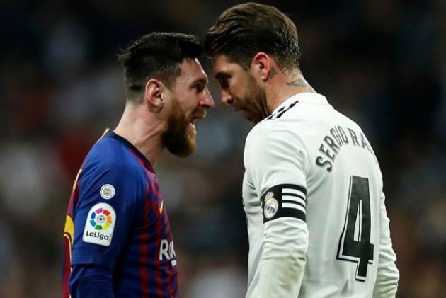 Ramos ôm Messi - Bóng Đá