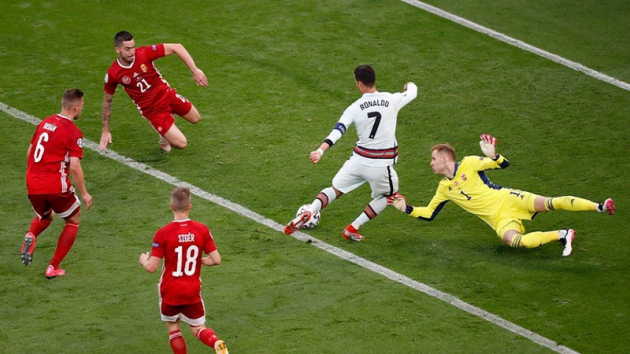 Ronaldo nhạy bén trong vòng 16m50.