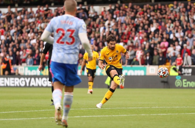 Ruben Neves là câu trả lời cho Man Utd.