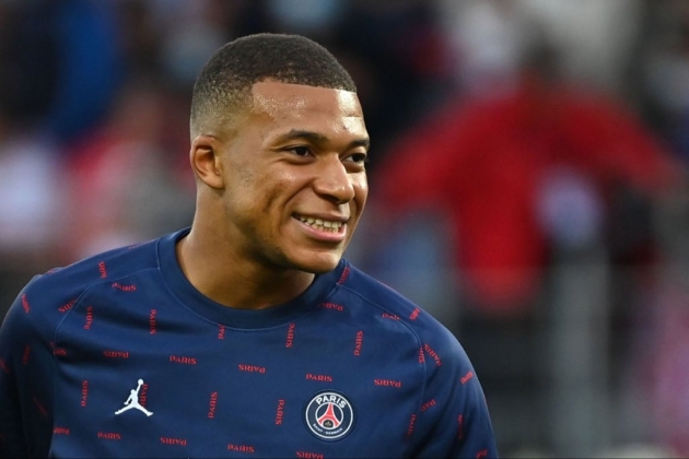 Kylian Mbappe puts pressure on Hazard - Bóng Đá