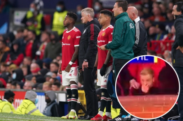 Ole Gunnar Solskjaer warns midfield outcast van de Beek that there is 'no room for SULKERS' after Dutchman was seen throwing chewing gum  - Bóng Đá
