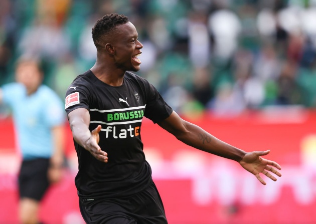 Man Utd vẫn theo dõi Zakaria.
