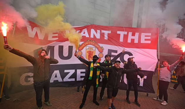 Manchester United 'on red alert for another major protest from supporters ahead of clash against Liverpool' after inconsistent start to the season  - Bóng Đá