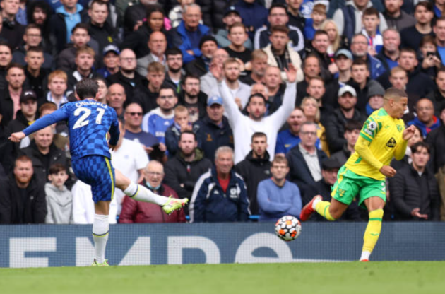 James gọi, Ben Chilwell trả lời.