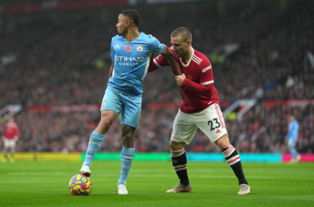 Solskjaer bào mòn Luke Shaw tận cùng.
