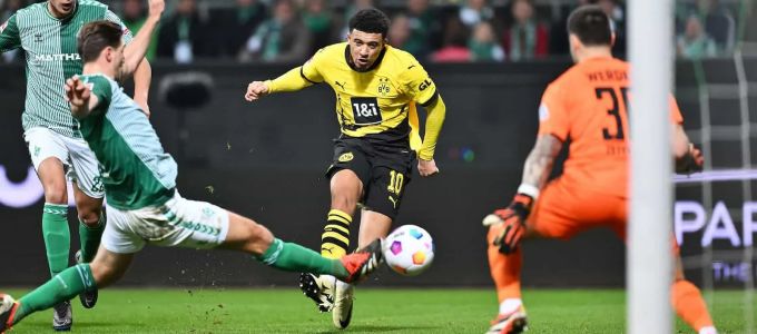 Jadon Sancho nên thấy xấu hổ khi nhìn lại Man United - Bóng Đá