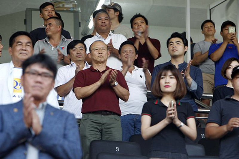 HLV Park Hang Seo: Trở lại Việt Nam thôi, V-League cần ông! - Bóng Đá