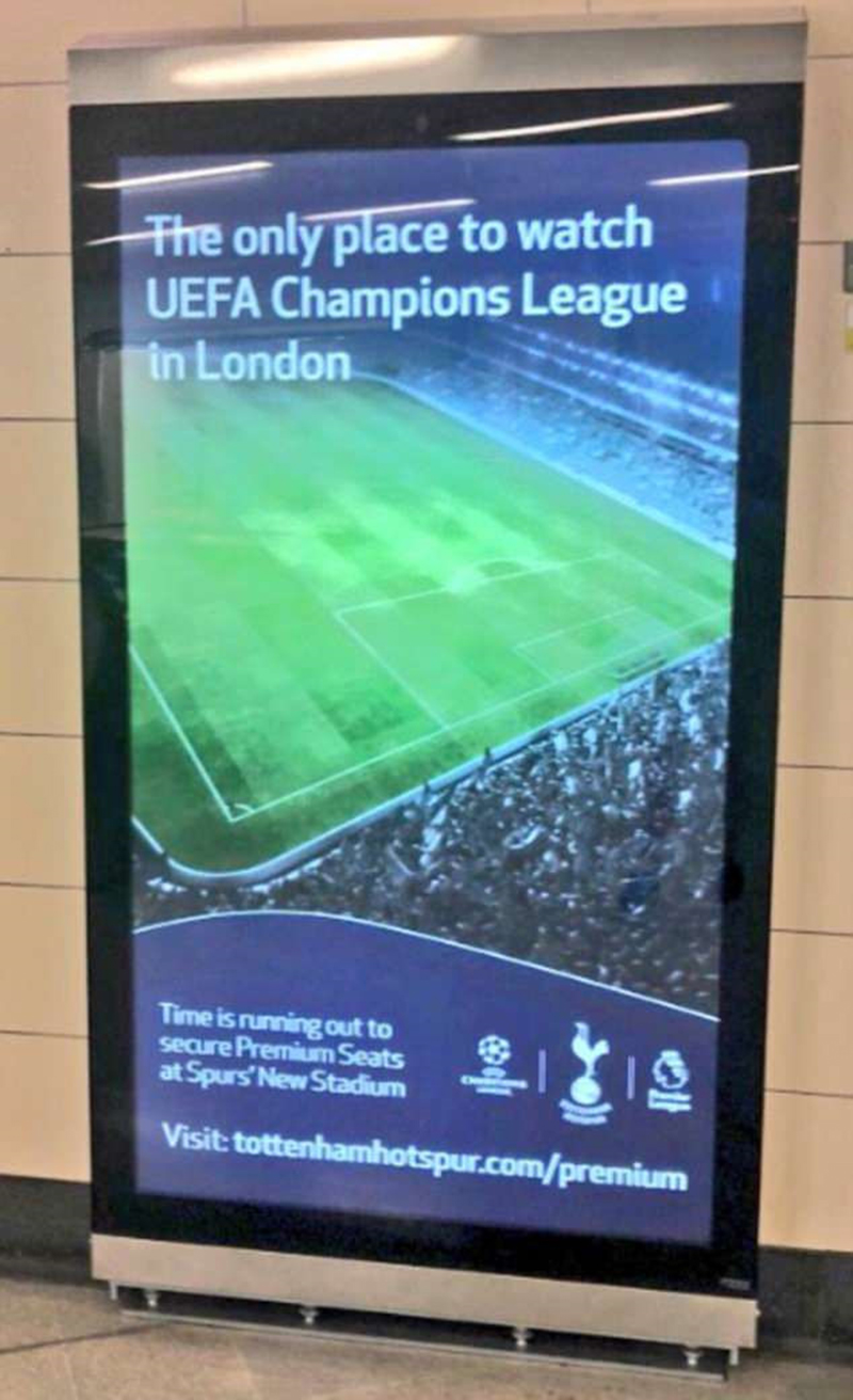 Tottenham chế giễu Chelsea và Arsenal bằng áp phích quảng cáo - Bóng Đá
