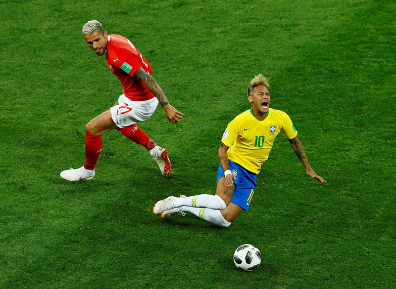 Đụng đến Neymar, sao Thụy Sĩ bị fan Brazil dọa 