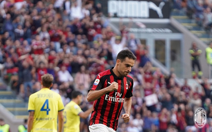 Higuain lập cú đúp, AC Milan vùi dập 