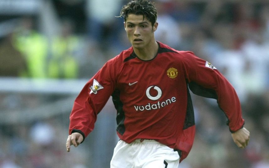 Nhấp vào hình liên quan đến Ronaldo để xem cơ bắp vạm vỡ và sự tiến hóa của anh trong màu áo MU. Khám phá vẻ đẹp của một cầu thủ vĩ đại và sự nỗ lực không ngừng để trở thành người giỏi hơn.