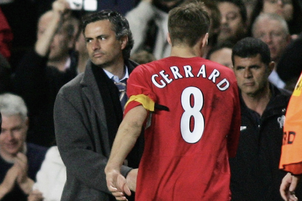 Gerrard và mùa hè sóng gió trước lời mời gọi từ Chelsea - Bóng Đá