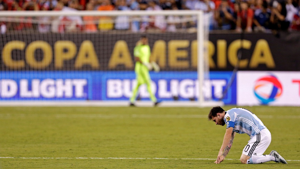 Messi, Ronaldo và sự tương phản ở đội tuyển quốc gia - Bóng Đá
